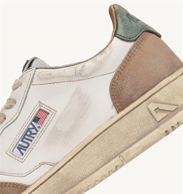 スニーカー AUTRY Medalist Vintage Sneakers in leather cafe AVLWYL06 MEDALIST LOW SUPER VINTAGE IN PELLE BIANCA E SUEDE COGNAC E